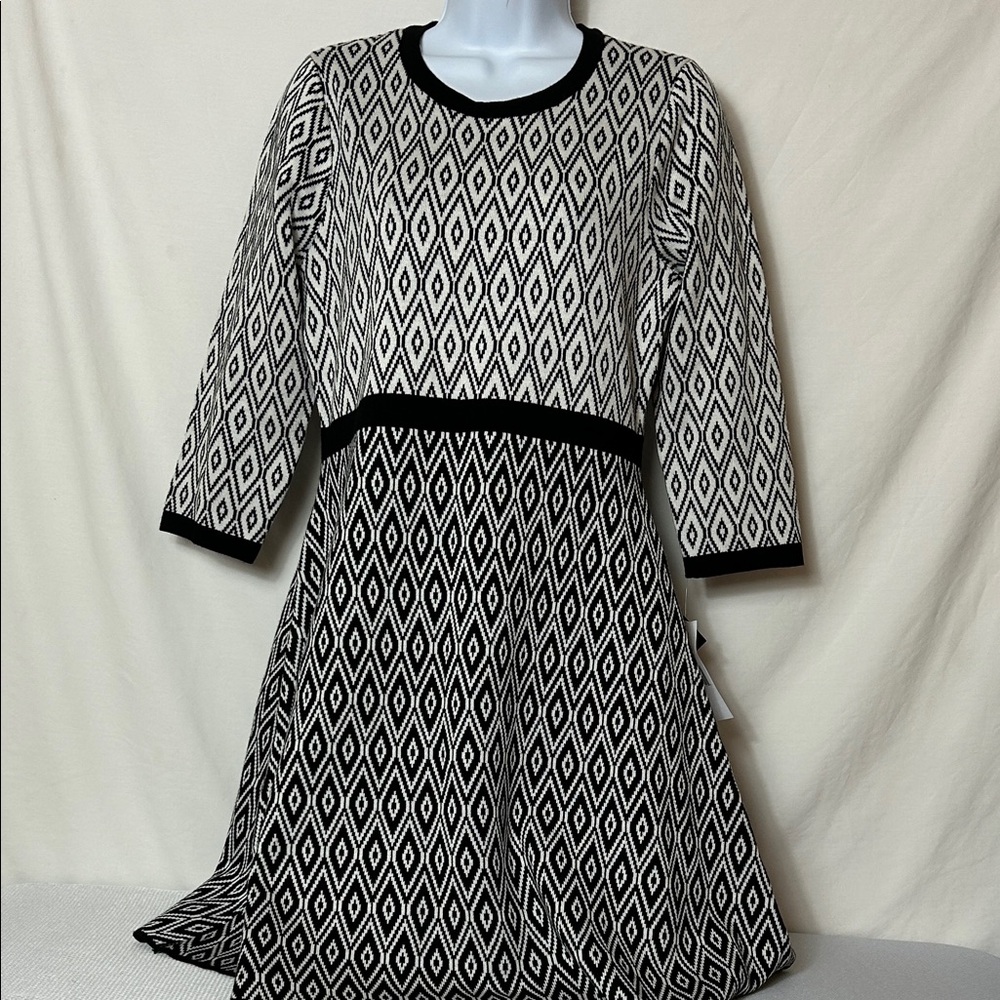 Sandra Darren Women’s Large Petite Black White Diamond Pattern Sweater Dress